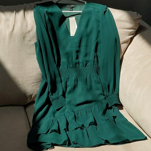 Banana Republic Dresses & Skirts - Green Long Sleeves Ruffle Dress